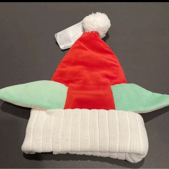 Disney Star Wars The Mandalorian Grogu Santa Hat Adult Size - Picture 2 of 4